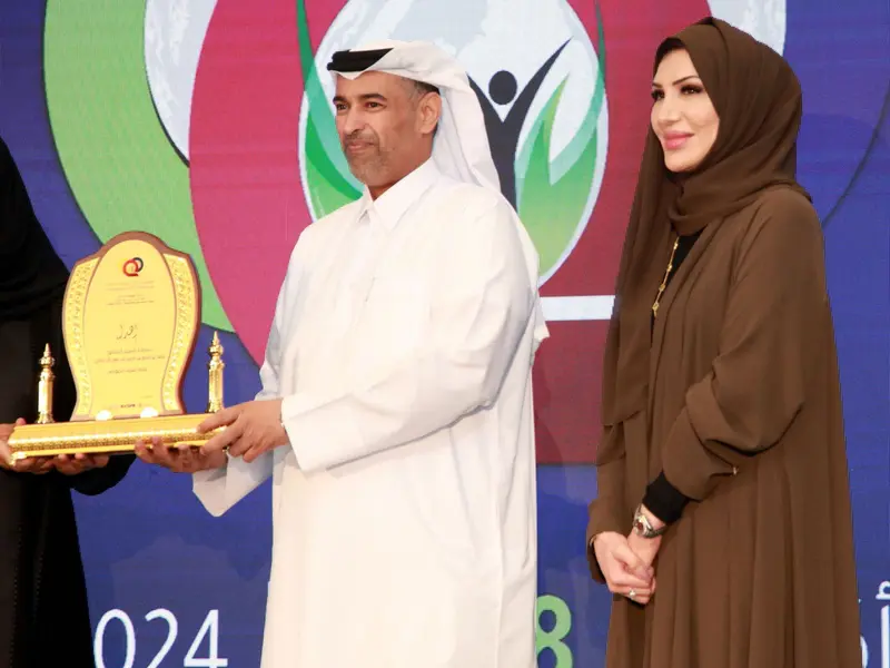 A commemorative shield presented on the conference stage, 2024.